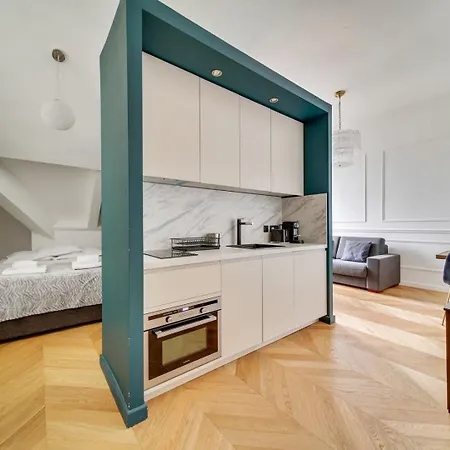 240 Elysee - Superb In *