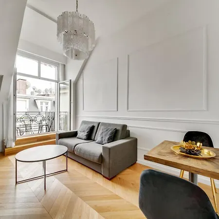 240 Elysee - Superb In Paris